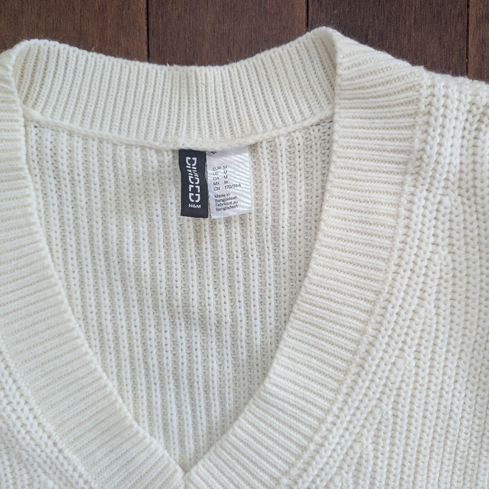 4/$25 H&M NEUTRAL KNIT SWEATER VEST - Picture 2 of 2